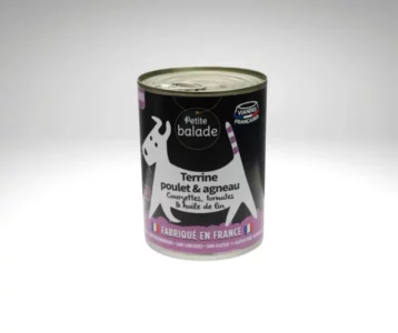 Boîte de terrine poulet agneau pour chien, étiquette noire et violette.